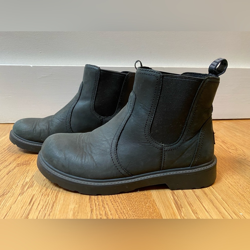 UGG Perry Weather Chelsea (Little
Kid/Big Kid) - Black Size 3